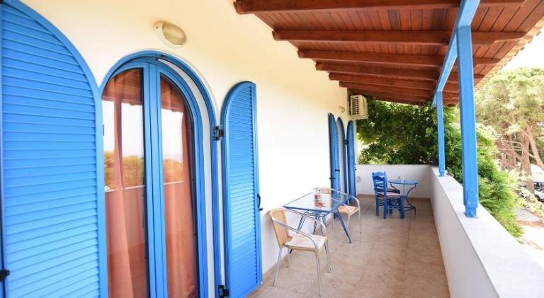 Villa with terrace, BBQ & garden — photo 5