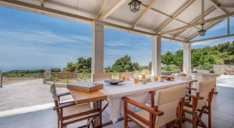 Villa with barbecue, patio & yard — photo 2