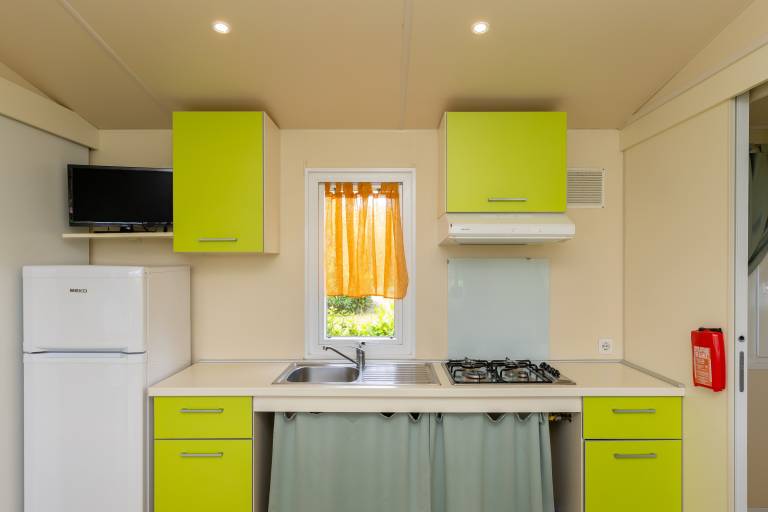 Bungalow 'Sole2' with Shared Pool, Private Terrace and Air Conditioning — photo 2