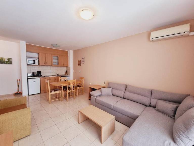 Lazur 1-5 Apartments Complex — photo 4
