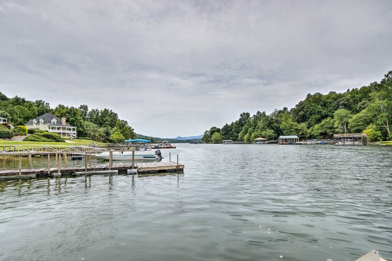 House Hayesville