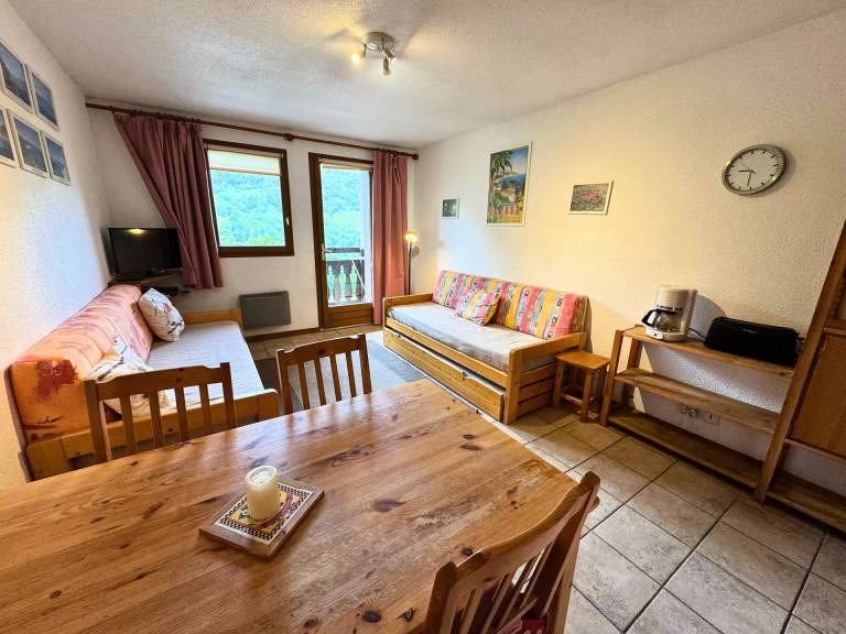 Rental apartment with 1 room for 4 persons in Les Belleville