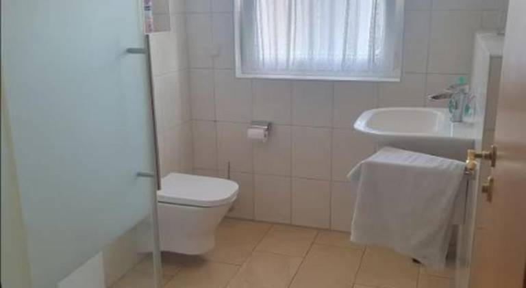Sonniges Zimmer im Einfamilienhaus — photo 3