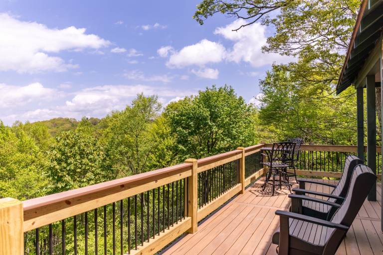 Parkway Hideout - privacy, hot tub, views, pool table close to Boone and Blowing Rock — photo 2