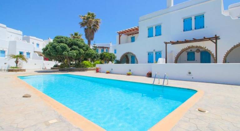 House with terrace & pool — photo 3