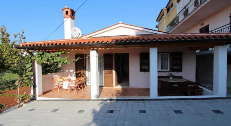 Family-friendly apartment with patio & BBQ | Dogs allowed — photo 4