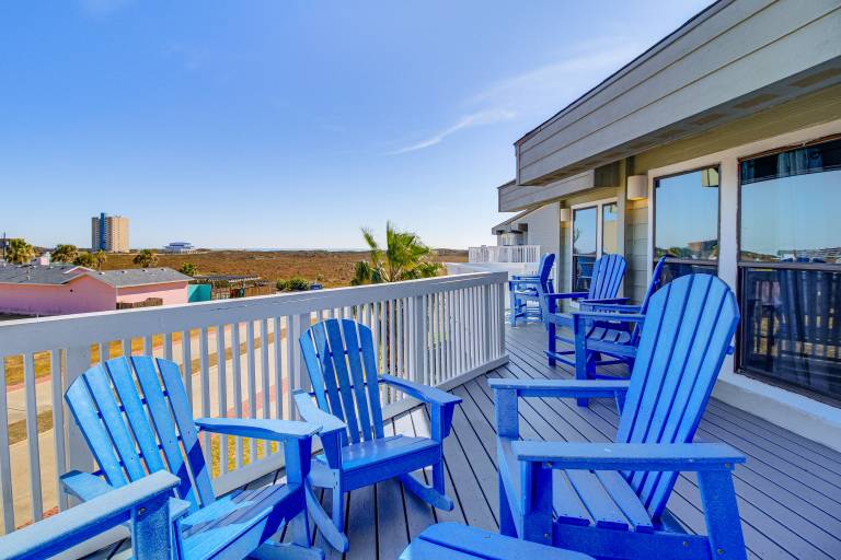 Walk to Beach! Pet-Friendly Mustang Island Retreat — photo 2
