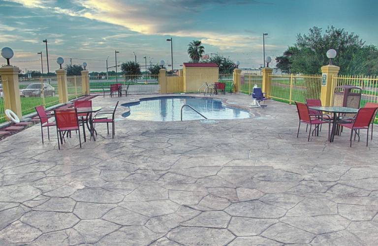 La Quinta Inn & Suites by Wyndham Alice — photo 4
