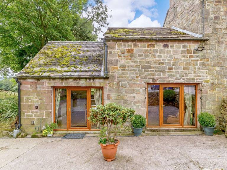 Vacation home with barbeque & garden in Stafford