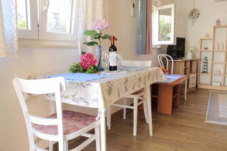 Holiday apartment with terrace & barbecue — photo 5