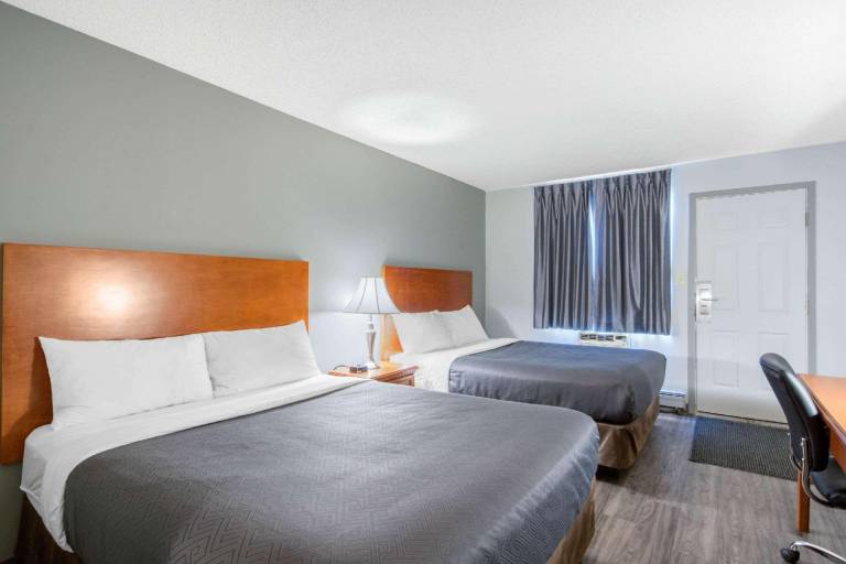 Econo Lodge in Regina, SK