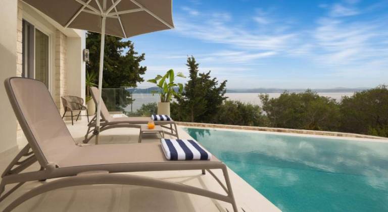 Villa with pool, yard & patio | Dogs allowed in Paxos