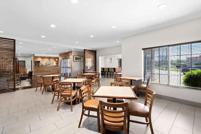 Country Inn & Suites by Radisson, Topeka West, KS — photo 4