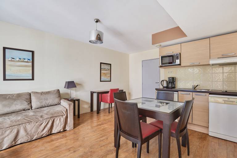 Condo with pool — photo 4