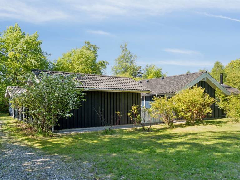 House with sauna, garden & patio — photo 2