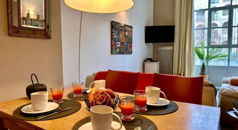T3 Appartement HYPERCENTRE PROCHE COMMERCE- PARKING - 2 Chambres Wifi Gratuit — photo 3