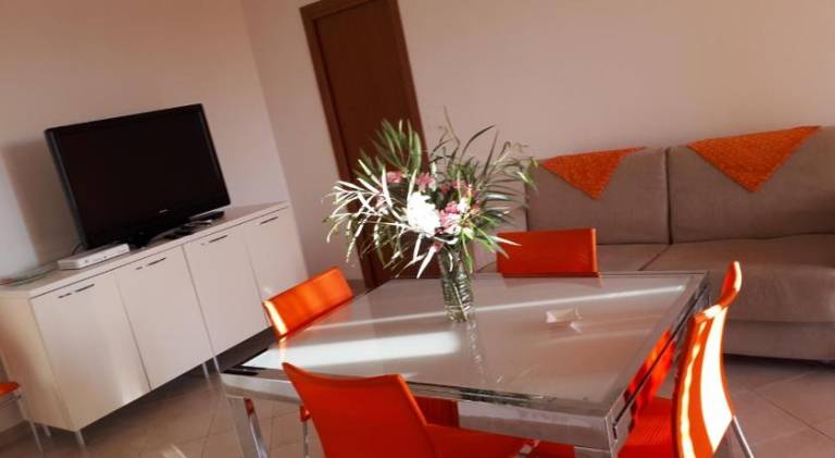 Apartment with 2 rooms for 6 persons — photo 4