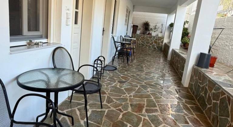 Beautiful apartment with yard & patio | Pet-friendly — photo 4