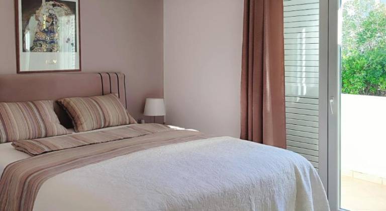 Rental apartment with patio in Brela