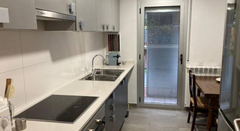 Holiday apartment with yard & patio — photo 4
