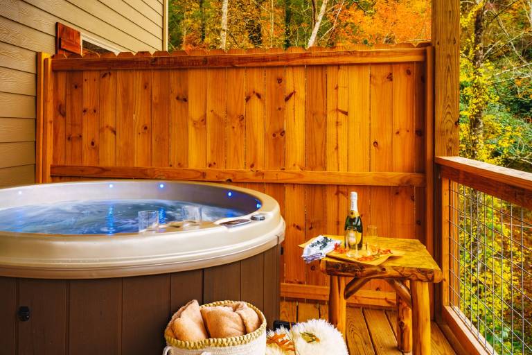 Stunning 4 King Suites Hot Tub Views GameRm — photo 3