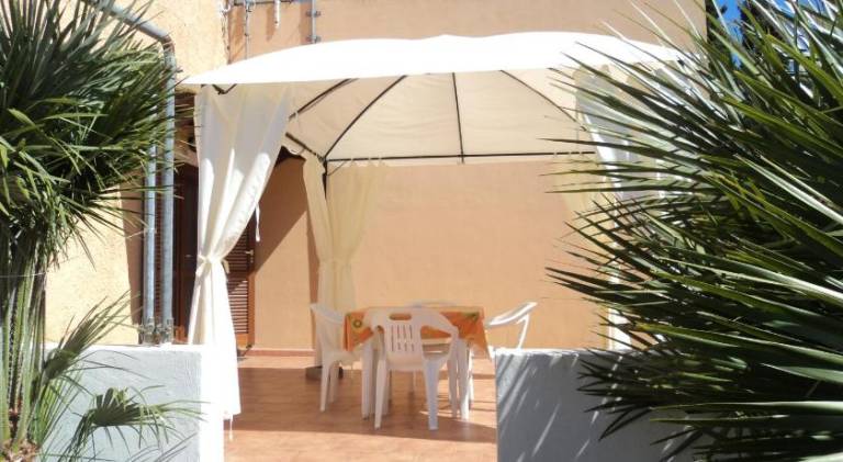 Apartment with terrace, garden & private pool — photo 4