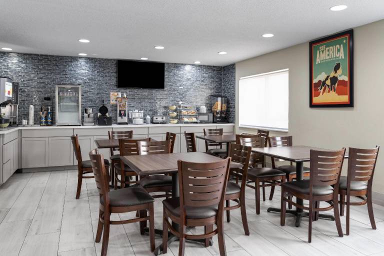 Travelodge by Wyndham Fargo West Acres — photo 4