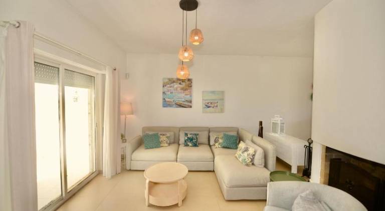 Fully equipped beautiful villa with grill, patio & yard | Dogs allowed — photo 2
