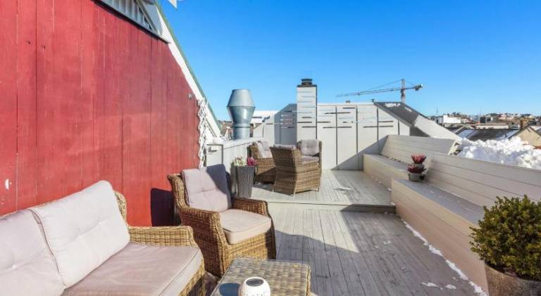 Holiday apartment with yard, BBQ & patio — photo 4