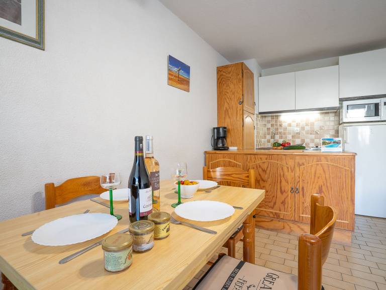 Rental apartment with patio — photo 3
