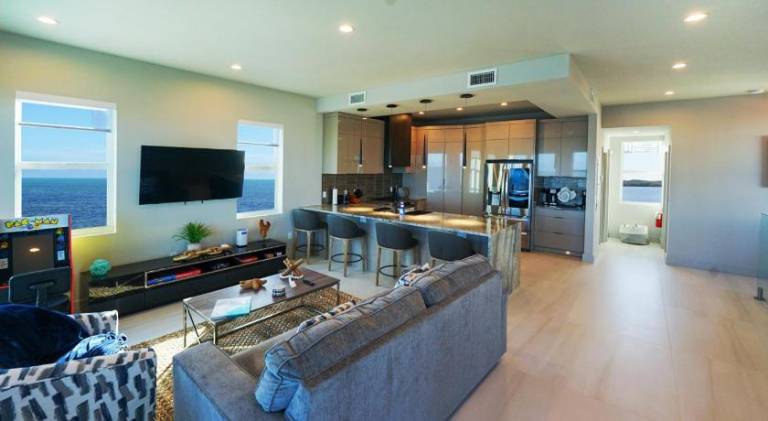 Brand New Oceanside Paradise Waterfront with Pool and Hot Tub — photo 2