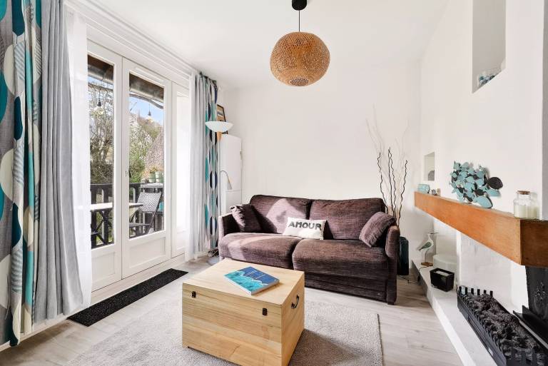 Rental apartment with patio — photo 2