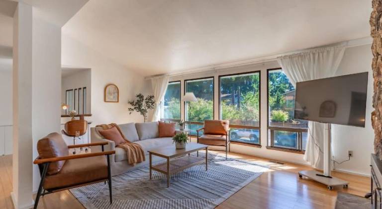 Vacation home | Good for workation | Pets are welcome in Kirkland, WA