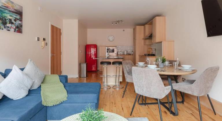 Beautiful holiday apartment with terrace | Next to Belfast City Hall | Good for workation | Pets are welcome in Belfast