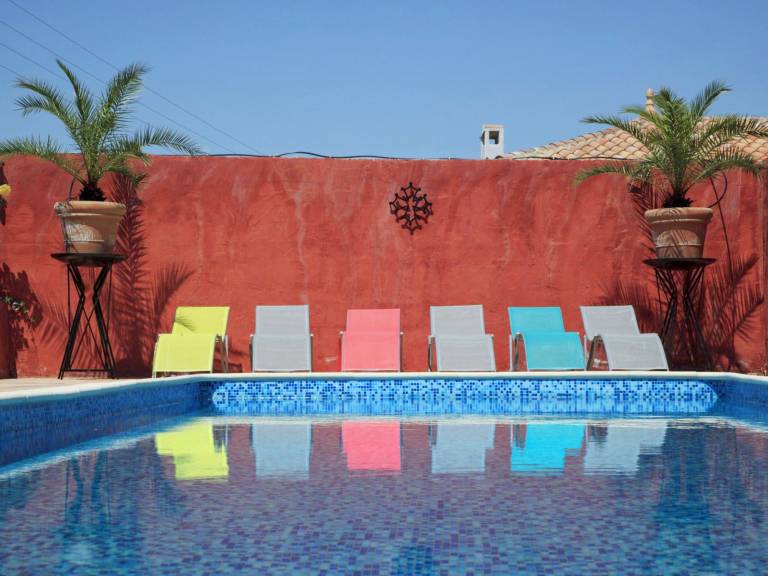 Villa with pool, yard & grill — photo 4