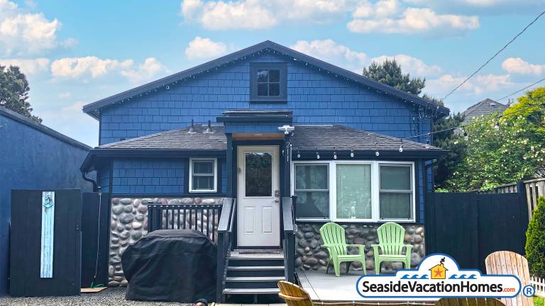 House with barbecue | City view in Seaside, OR