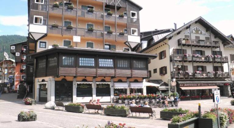 Serviced apartment for 127 persons in Pinzolo