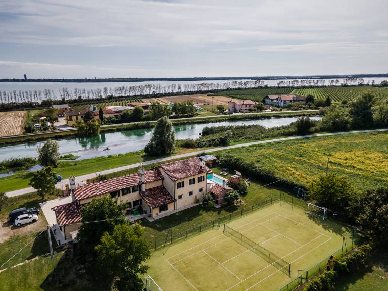 Children-friendly charming villa with hot tub, barbecue & garden | Nature view | Perfect for remote work | Pets allowed — photo 3