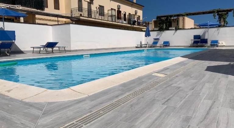 Holiday apartment with pool — photo 4
