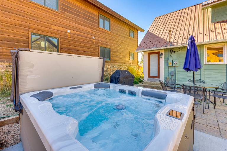Walk to Water: Grand Lake Home w/ Hot Tub! — photo 2