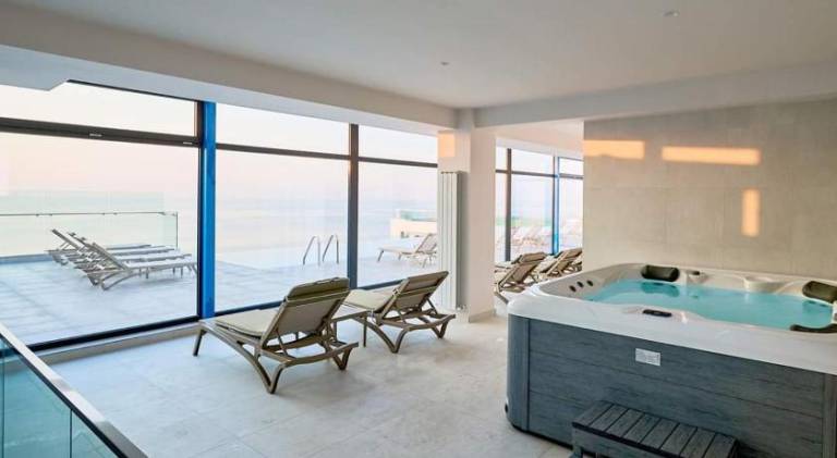 Apartment with hot tub & pool | Close to the beach | Pets are welcome — photo 3