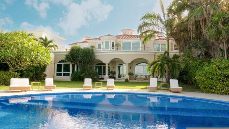 Villa Bianca Beachfront Luxury Living w Gym & Chef