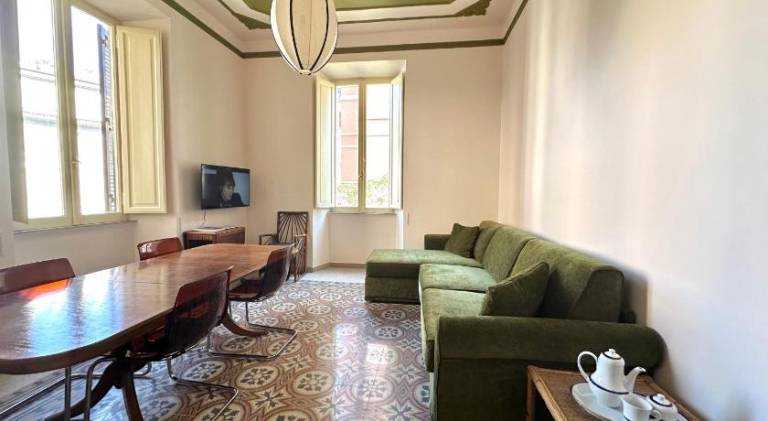 TrastevereHome - Historic Noble Palace in Trastevere with Balcony — photo 2