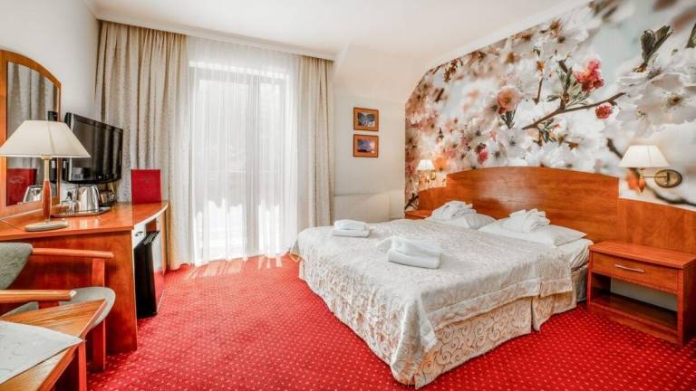 Serviced apartment with pool, jacuzzi & patio — photo 2