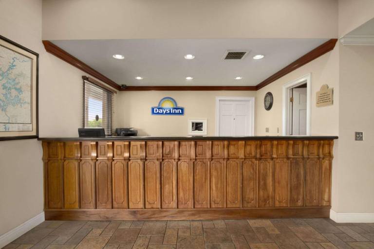 Days Inn by Wyndham Alexander City — photo 3
