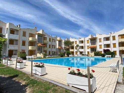 Beautiful holiday apartment with pool & garden | Close to the beach | Pet-friendly — photo 2