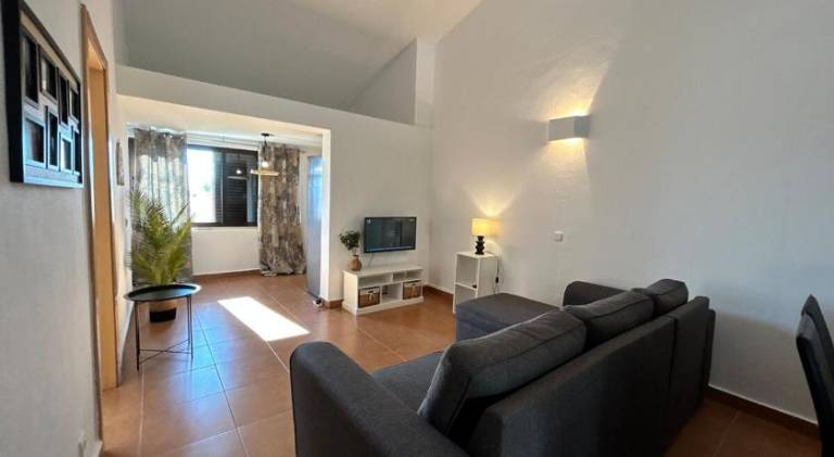 Rental apartment with private pool, terrace & yard — photo 2