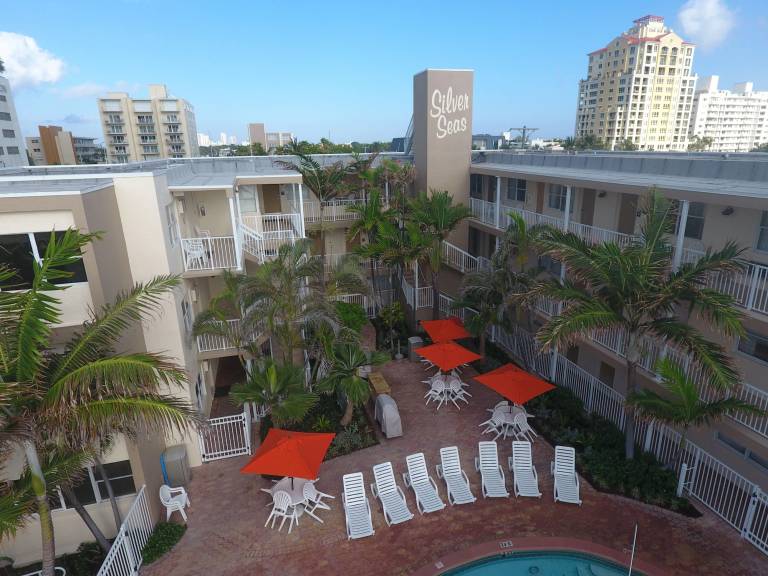 Resort  Central Beach