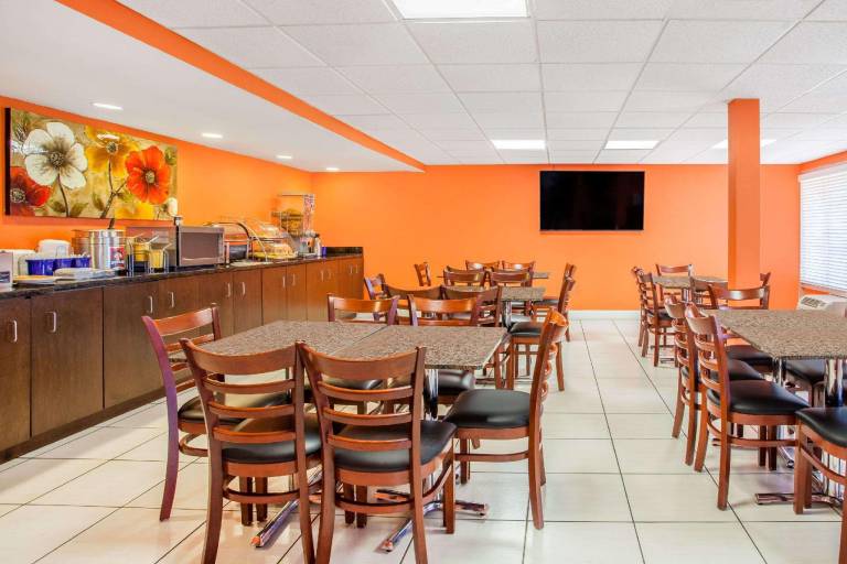Days Inn by Wyndham Brooksville/Dade City — photo 5