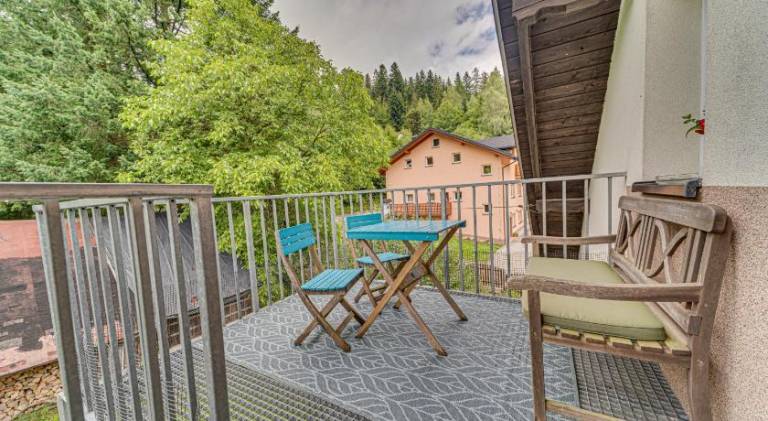 Rental apartment with BBQ, patio & yard — photo 3